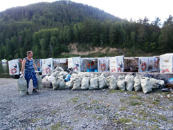 Берега Маны были освобождены более чем от двух тонн мусора